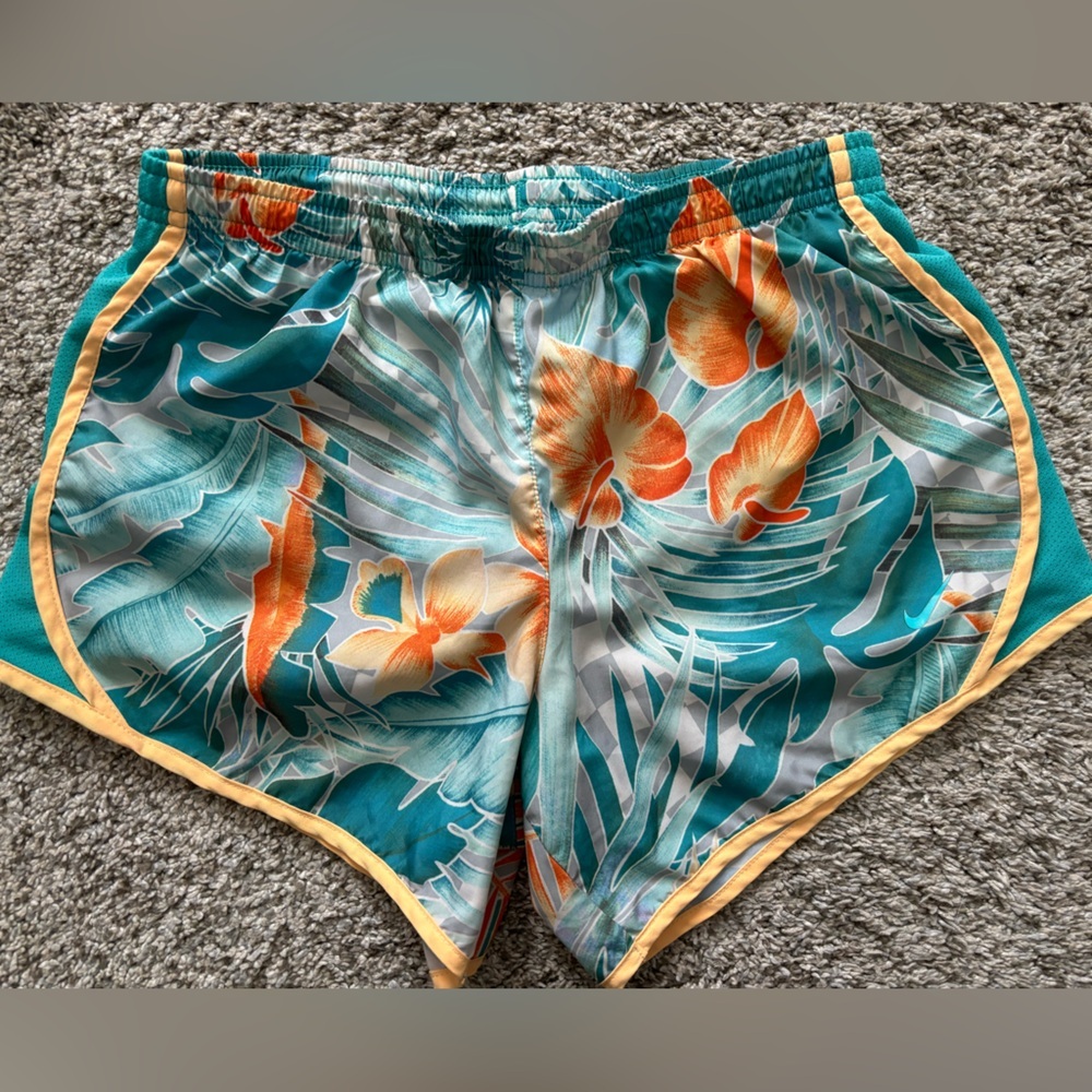Girls Nike Dri-Fit Floral Tropical Shorts